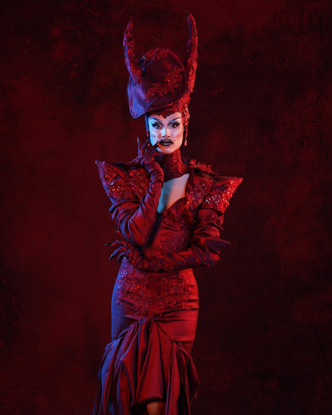 Patrón de costura para chaqueta corta puntiaguda estilo drag queen