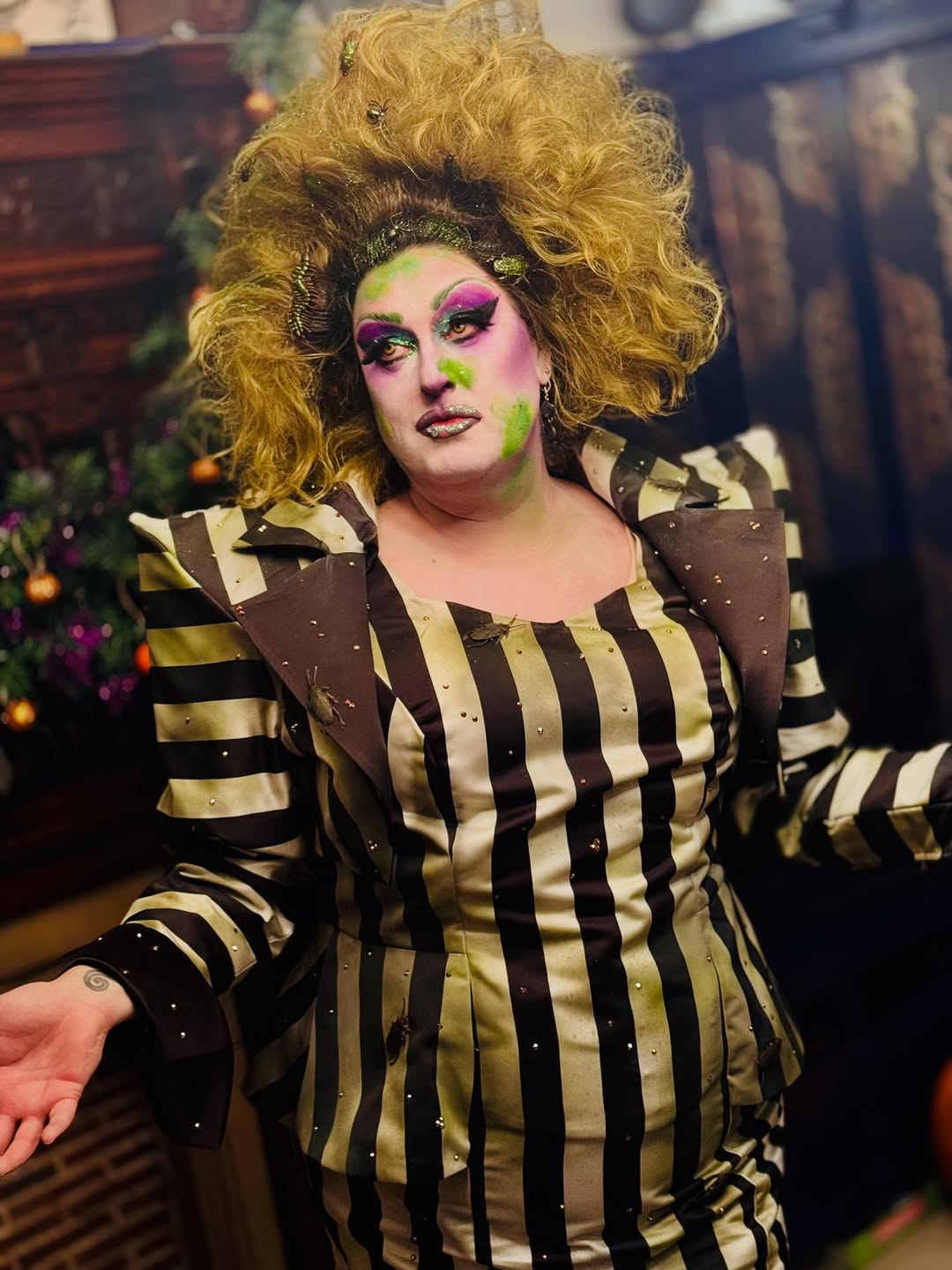 Patrón de costura para chaqueta corta puntiaguda estilo drag queen